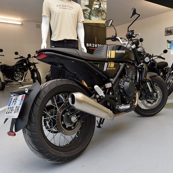 Motos neuves exposées dans la concession Space Moto